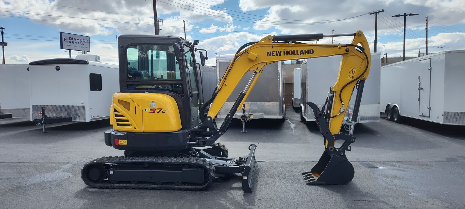 NEW HOLLAND 37E COMPACT EXCAVATOR
