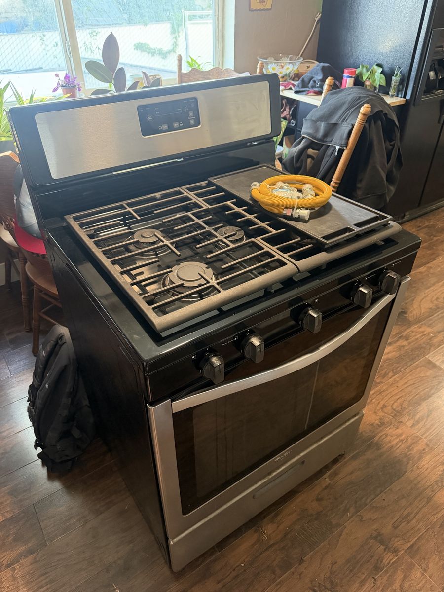 Whirlpool 5 burner gas range / oven