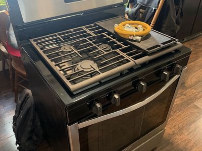 Whirlpool 5 burner gas range / oven