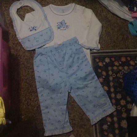 CARTER'S PANT SUIT AND BIB..SO SWEET...6-9 MO