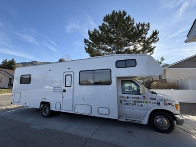 2001 Coachmen Leprechaun motorhome V10 Ford E450