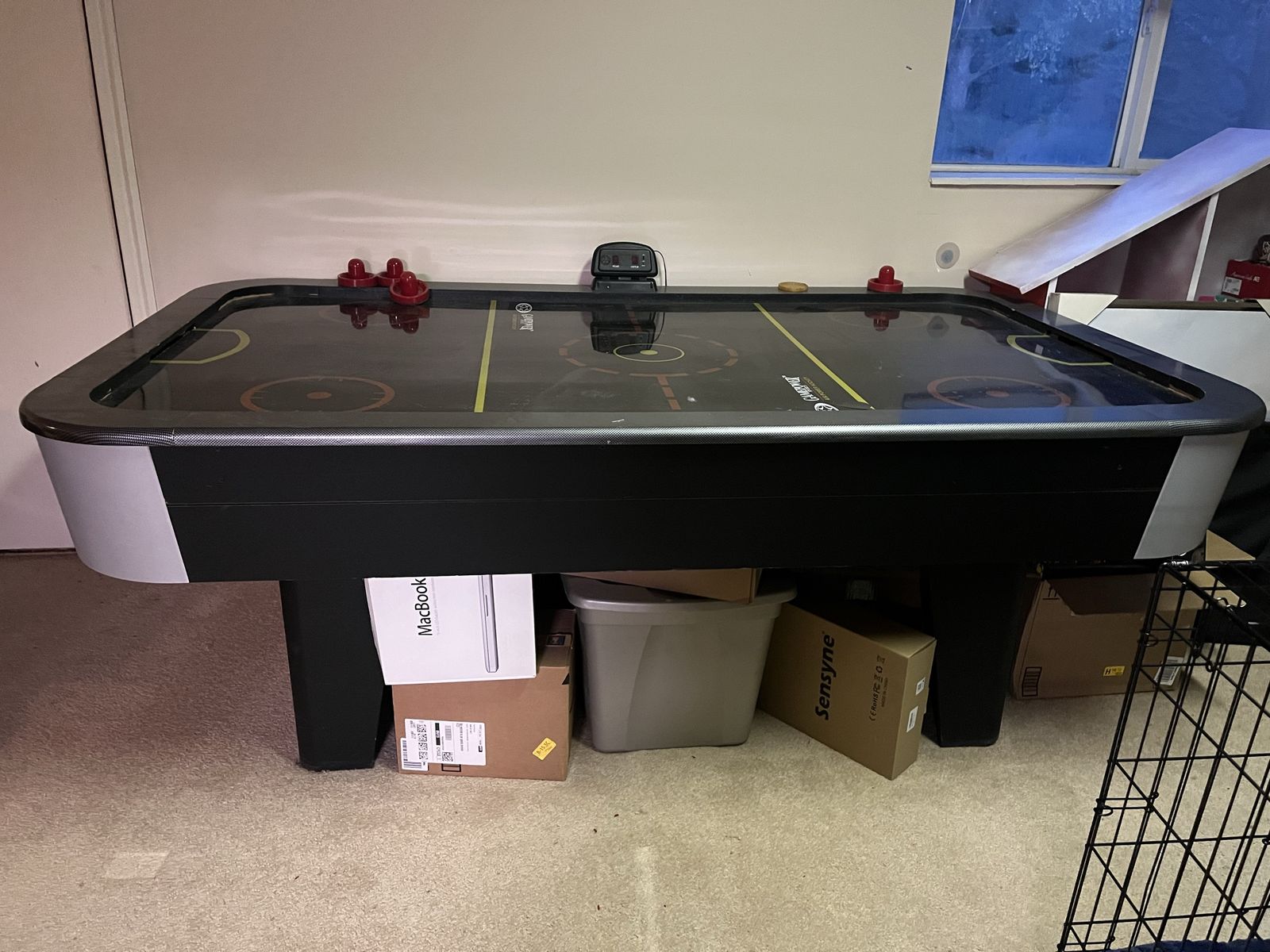 Air hockey table