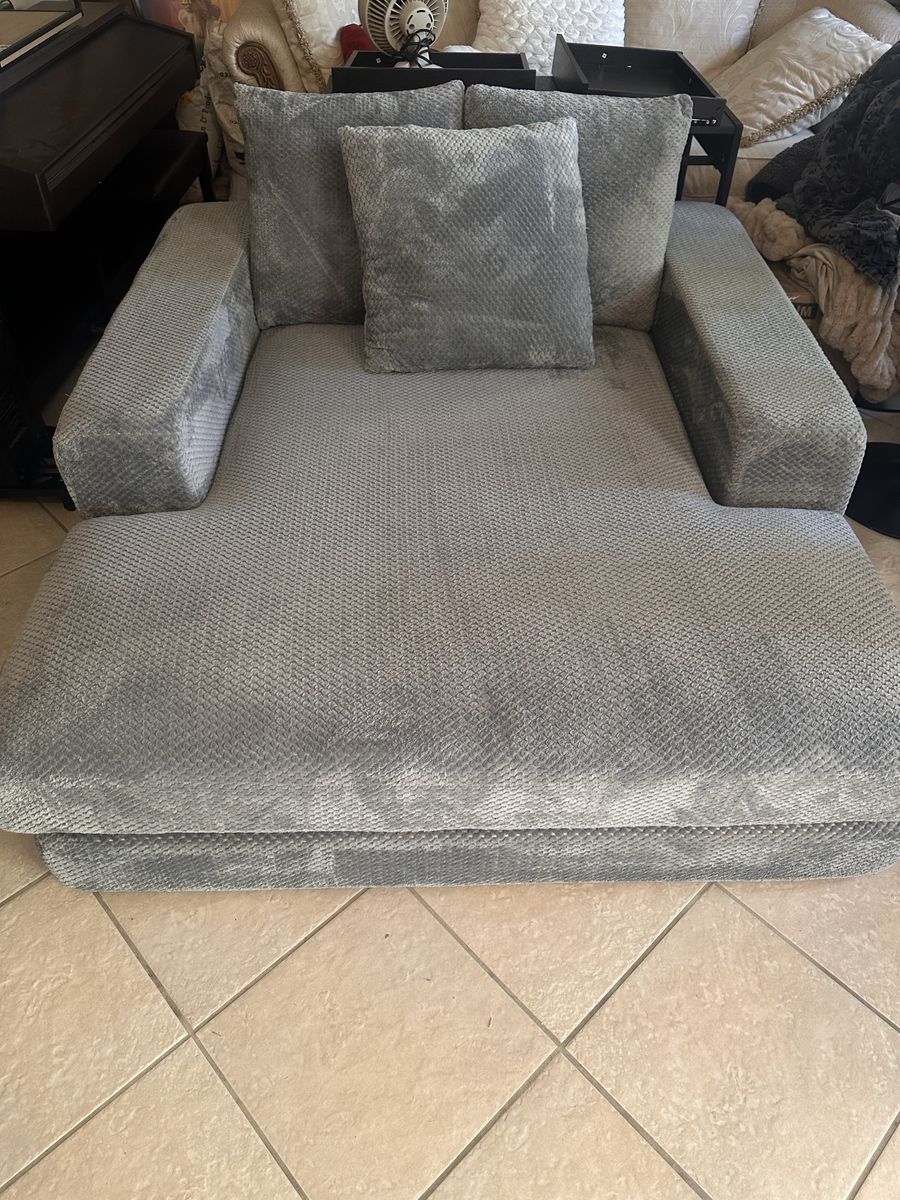 Cozy oversized chaise