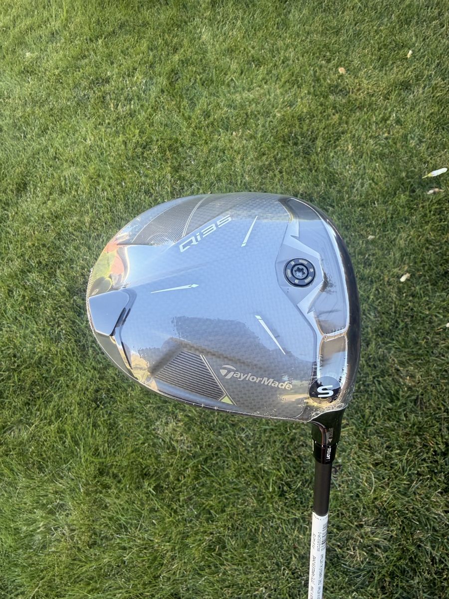 NEW TaylorMade Qi35 Driver 9.0 Stiff