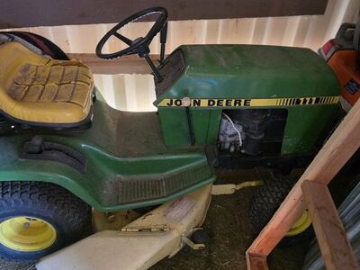 John deere riding lawnmower 111