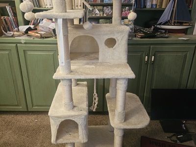 Large Multi-Level Luxury Cat Tree / Condo
Description:
Selling a gently used, high-quality multi-level cat tree