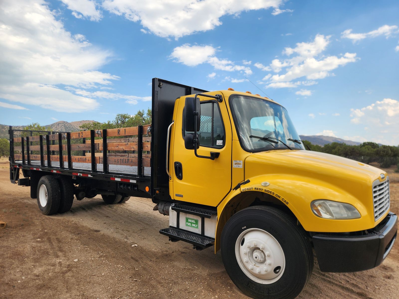 2006 Freightliner Flat Bed 24 1/2 ft