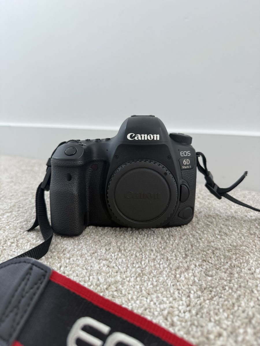 Canon EOS 6D Mark II (body only) - Excellent Condition