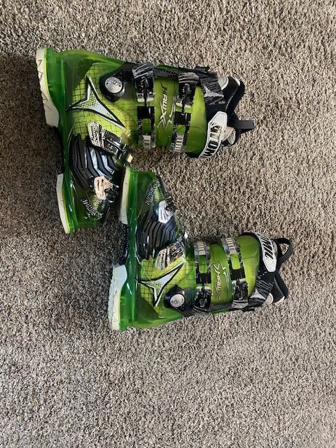 Like New Downhill Ski Boots