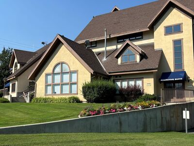 Executive Office Space at Willow Creek Plaza