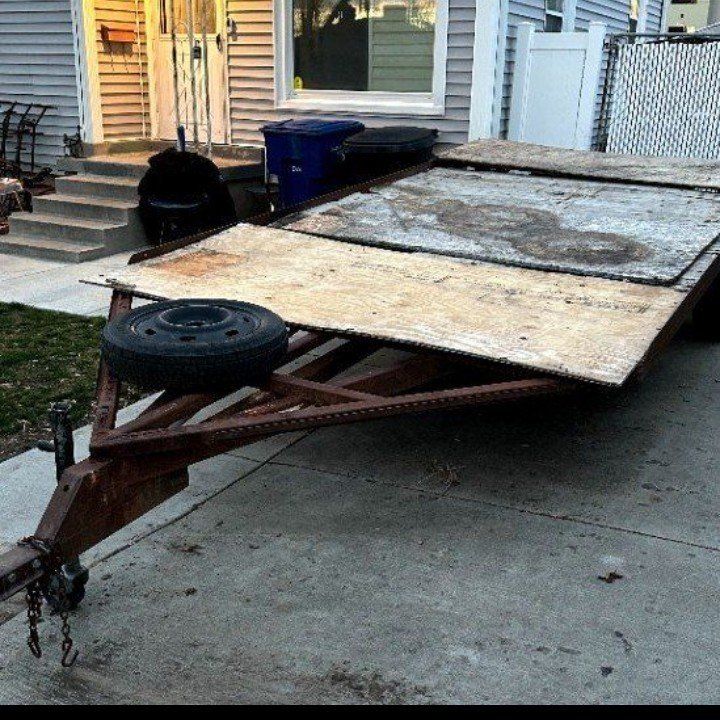 Snowmobile trailer/flatbed with ramp