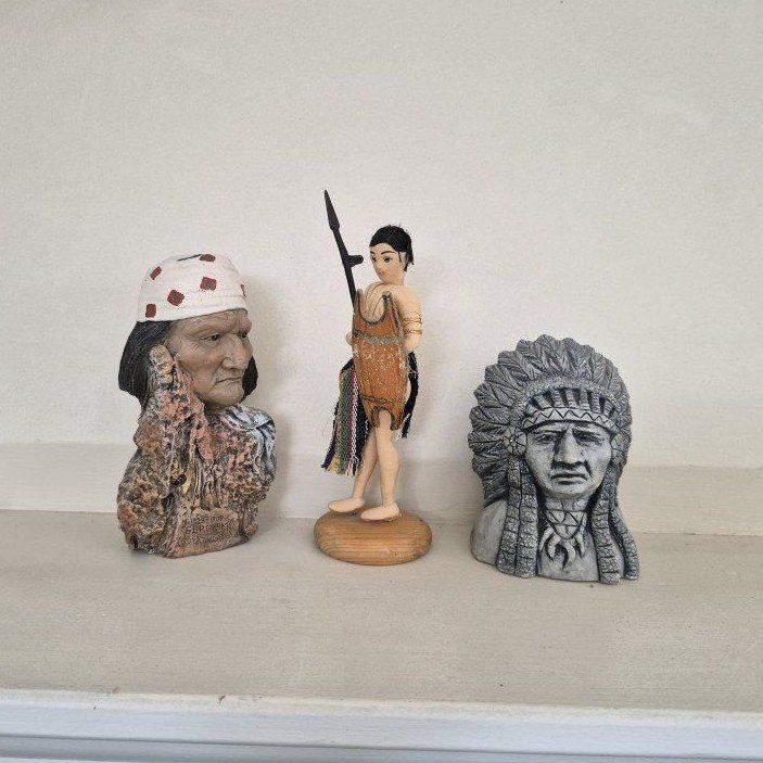 3 Figurines