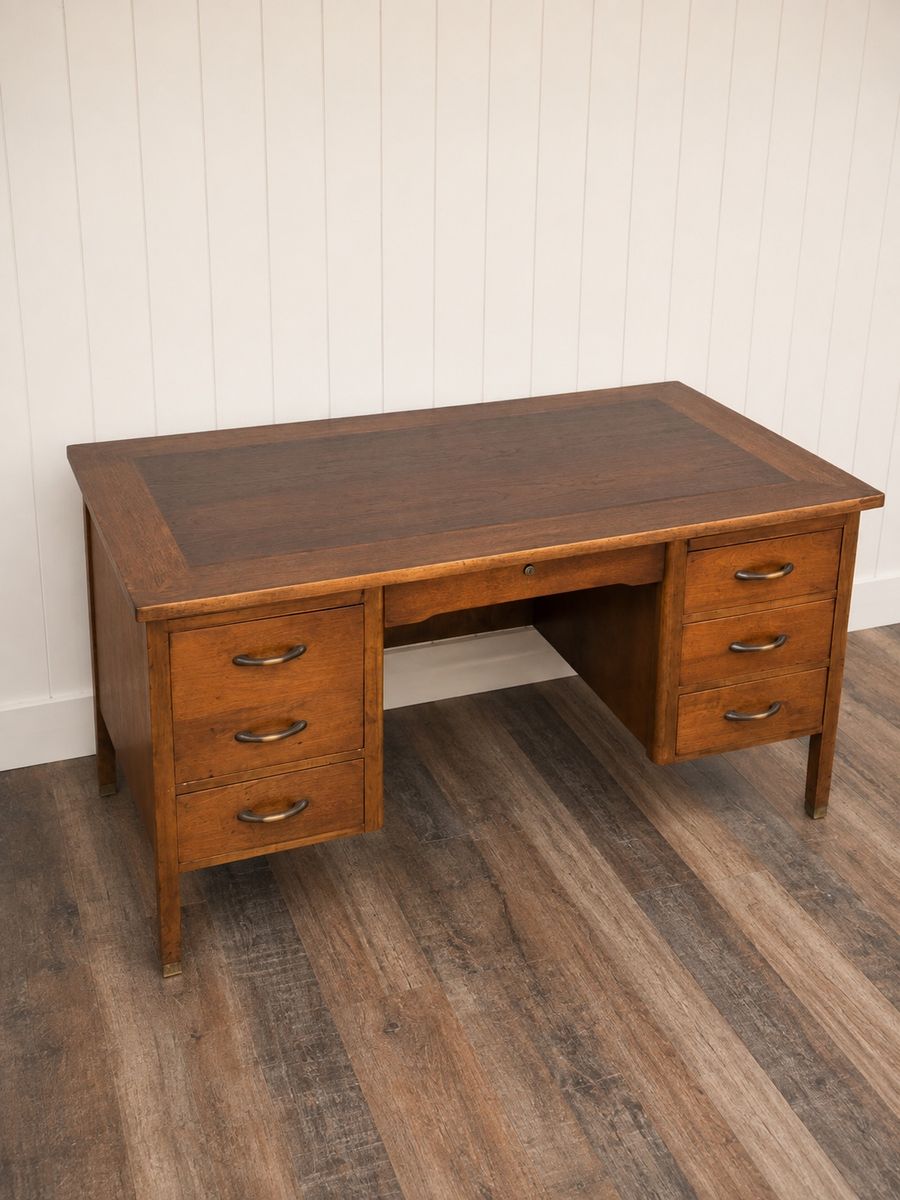 Beautiful Vintage Lehigh-Leopold Desk
