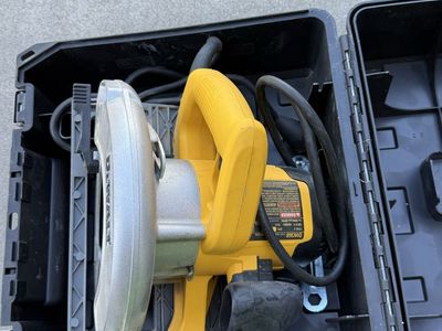 Dewalt DW368 7-1/4 inch Circular Saw with Hard Case Used