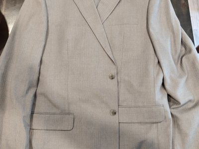 VERSINI Men's Gray Two-Piece Suit - 46 XL Jacket, 46 Waist Pants - 60% Wool Blend