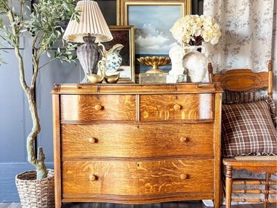 *FREE DELIVERY* Rare Antique Tiger Oak Serpentine Dresser/Chest of Drawer with Hidden Drawer