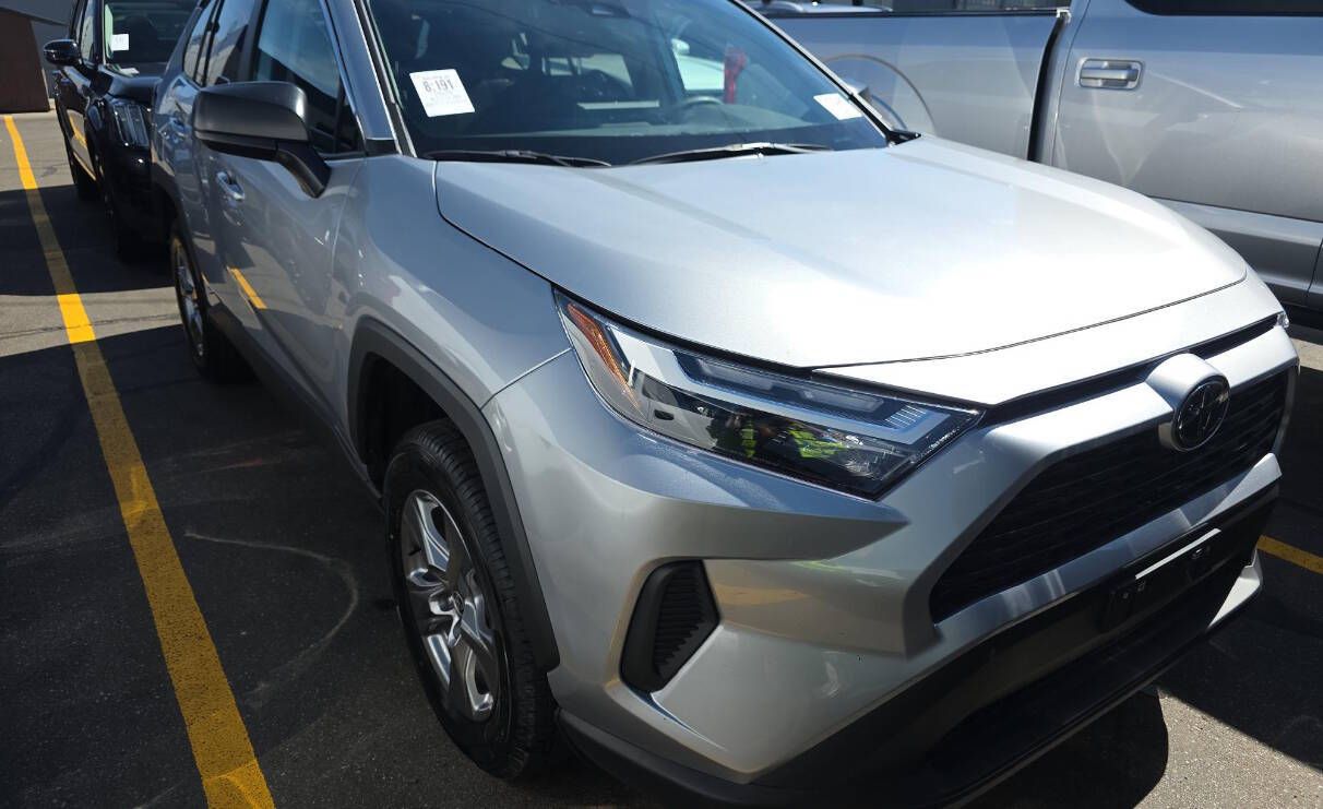 2025 Toyota RAV4 LE