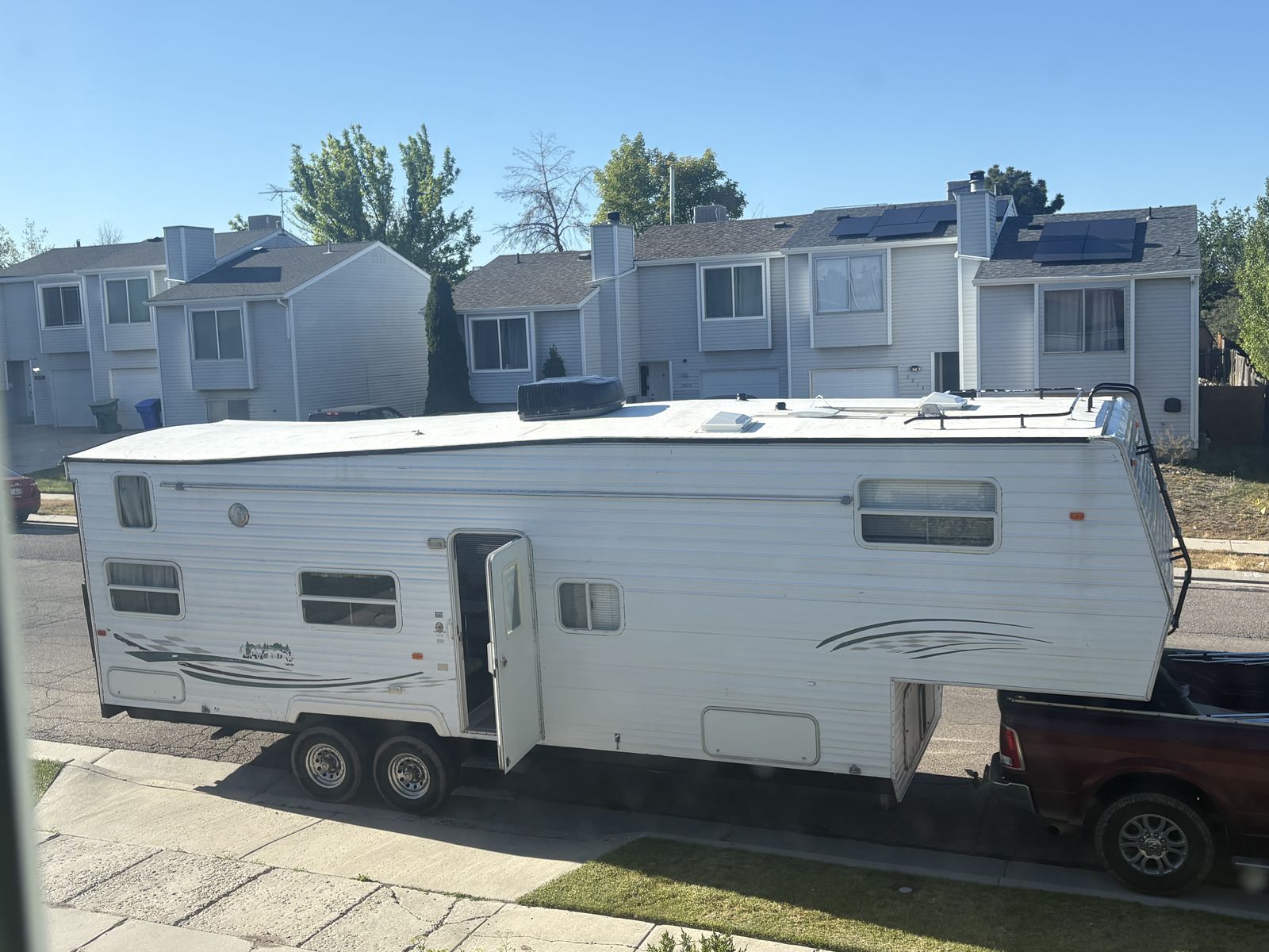 2002 Skyline Layton 33’