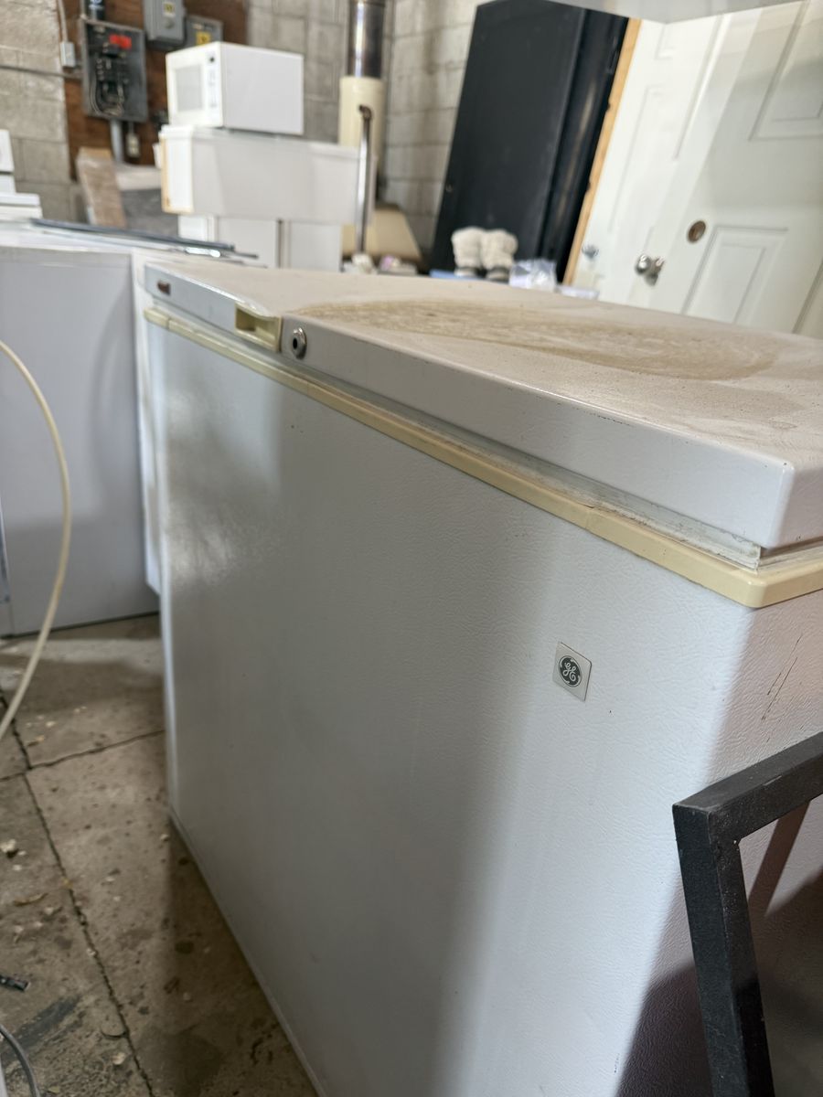 GE FCM7DMA WH White Chest Freezer - Free Standing Household Freezer