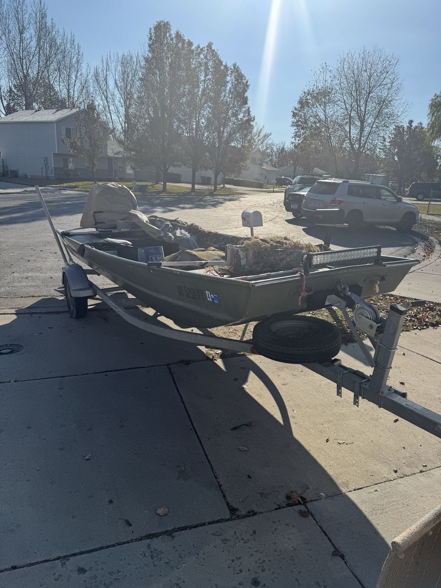 1656 Alumacraft 35HP go devil surface drive