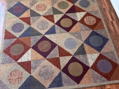 7 1/2’ x 7 1/2’ Geometric Area Rug – Multicolor