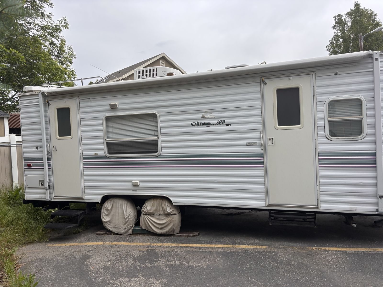 1999 kit sun chaser 28’ in awesome condition