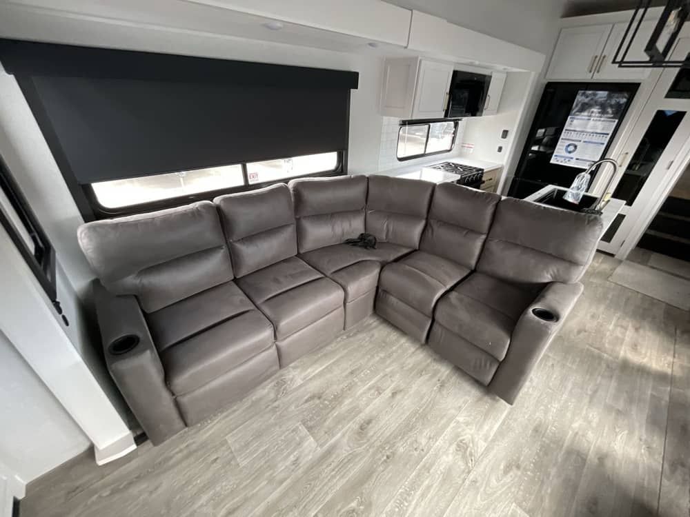Main image 6