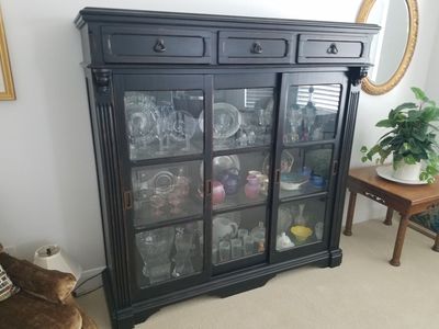 Curio/Glassware Hutch, Lighted