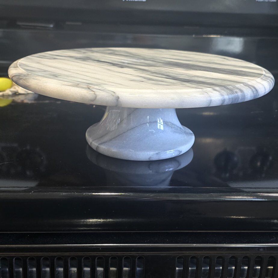 Marble cake holder