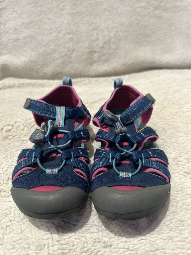 Keen Youth Size 4 Blue/pink Slimfit Sandals