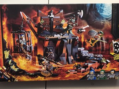 LEGO Ninjago Journey to the Skull Dungeons 71717 (401 Pieces)