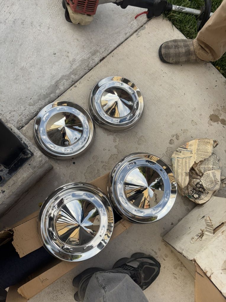4 Chevrolet Chrome Hubcaps