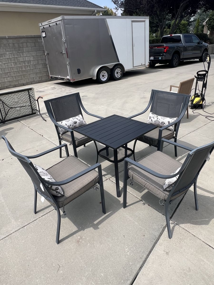 5-Piece Outdoor Patio Dining Set with Table, 4 Cushioned Armchairs & Pillows