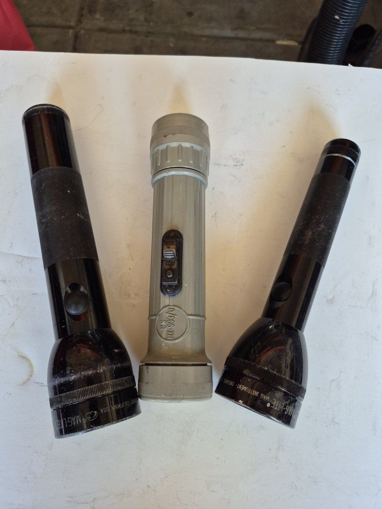 Lot of 3  Flashlights including Mag-Lite and US MX-993/U7