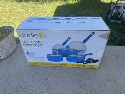 New Studio a 10 PC ceramic nonstick cookware SET