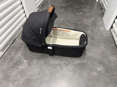 Nuna MIXX Bassinet & Stand