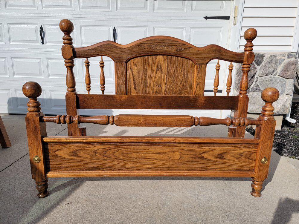 Oak Queen Bed