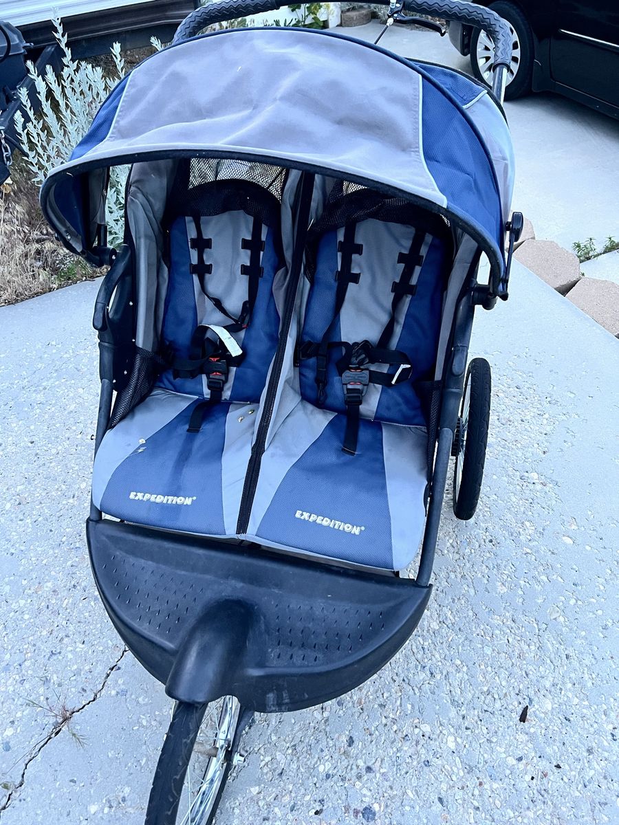 Expedition double stroller with storage