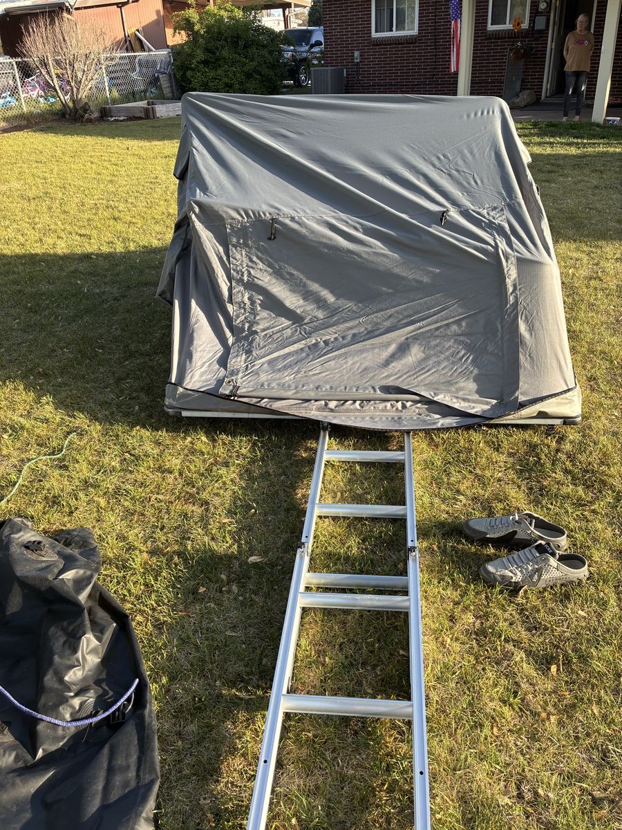 Tent for on trucks on roof tent