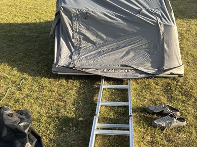 Tent for on trucks on roof tent