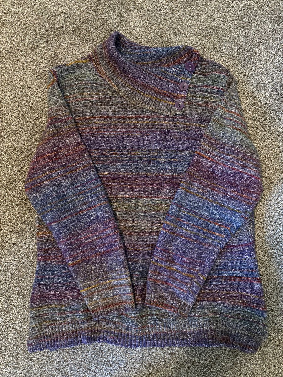 BEAUTIFUL WOMENS SWEATER