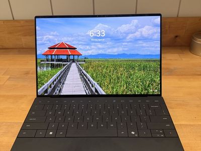 Dell XPS 13” touch screen 2025