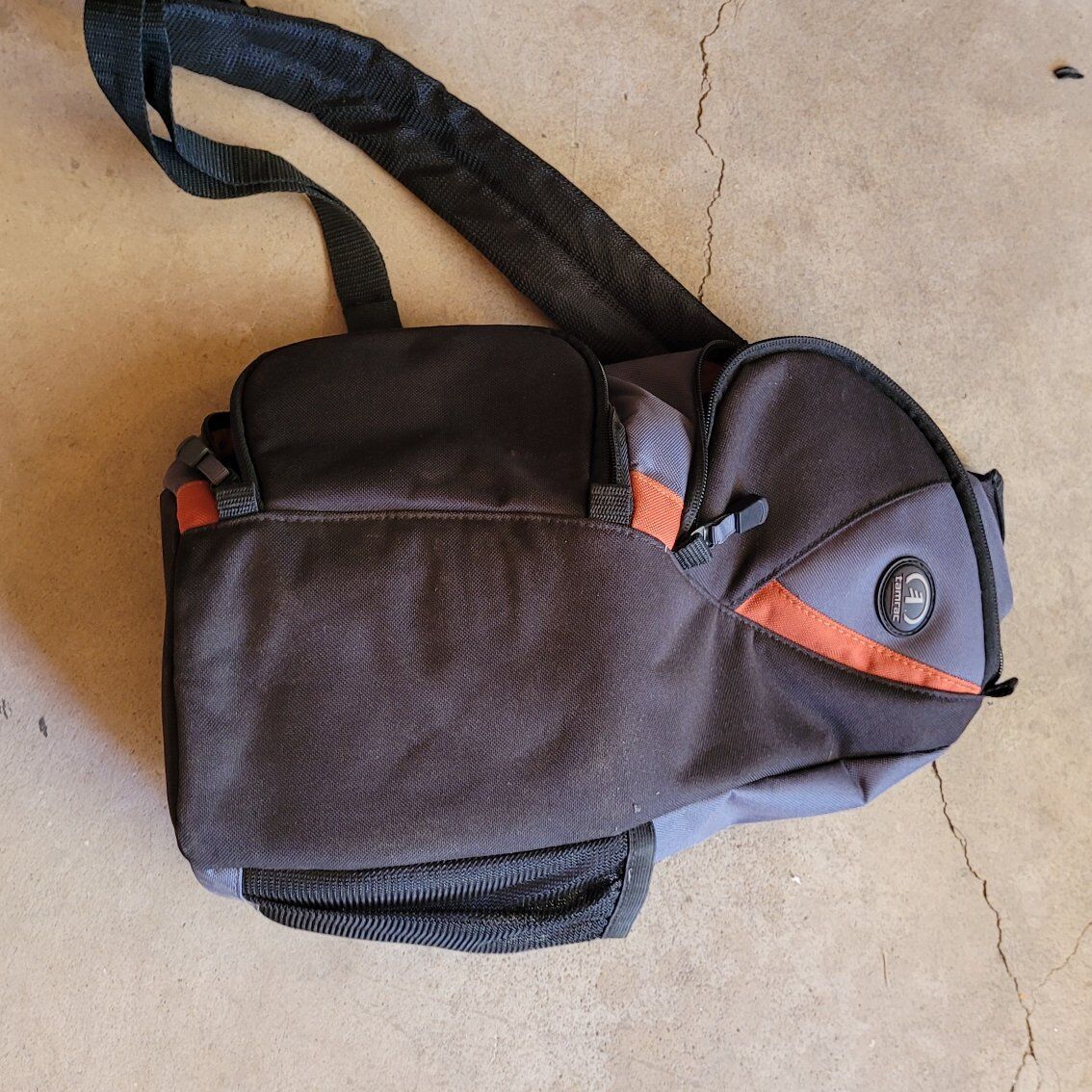 Camera shoulder bag