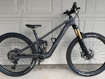 2024 Pivot Shuttle SL Team XTR , sell $6500, MEDIUM E-bike, 39 lbs., $11,500 MSRP,