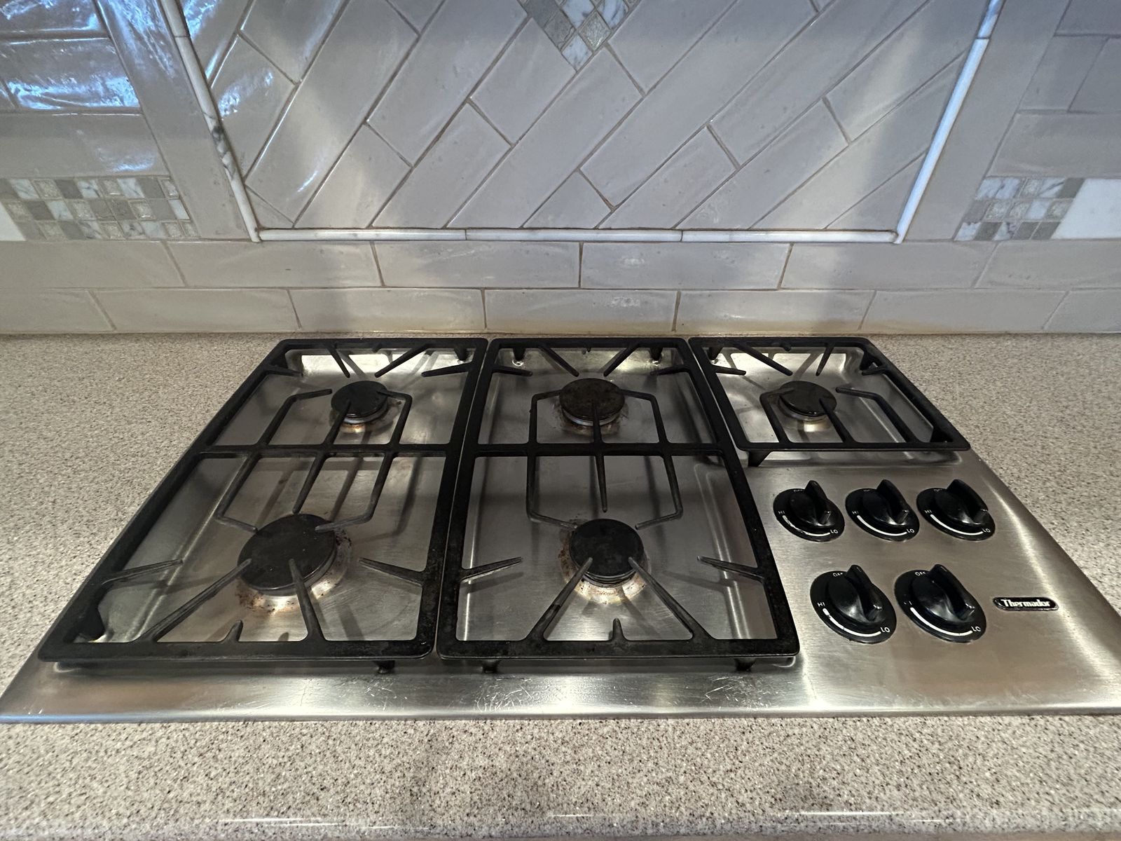 Thermador 5 burner gas stove top. 21” by 36”