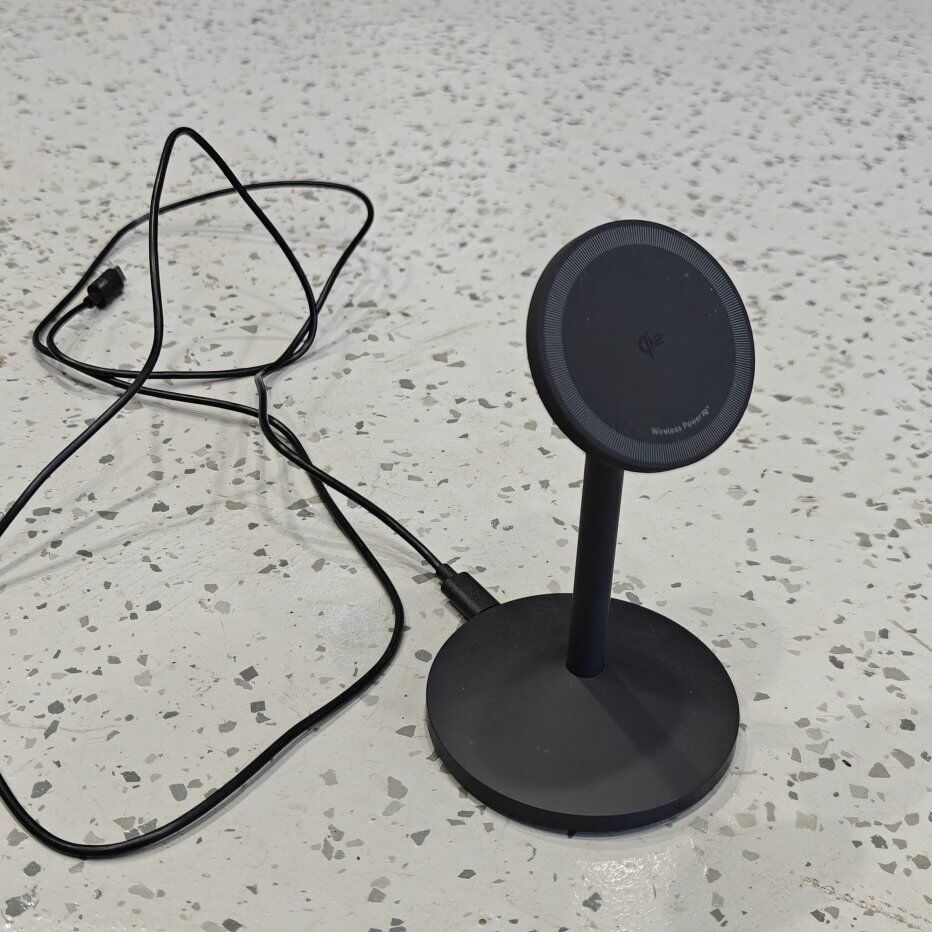 Anker MagGo MagSafe-Compatible Wireless Charger