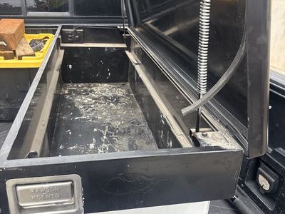 Truck tool box