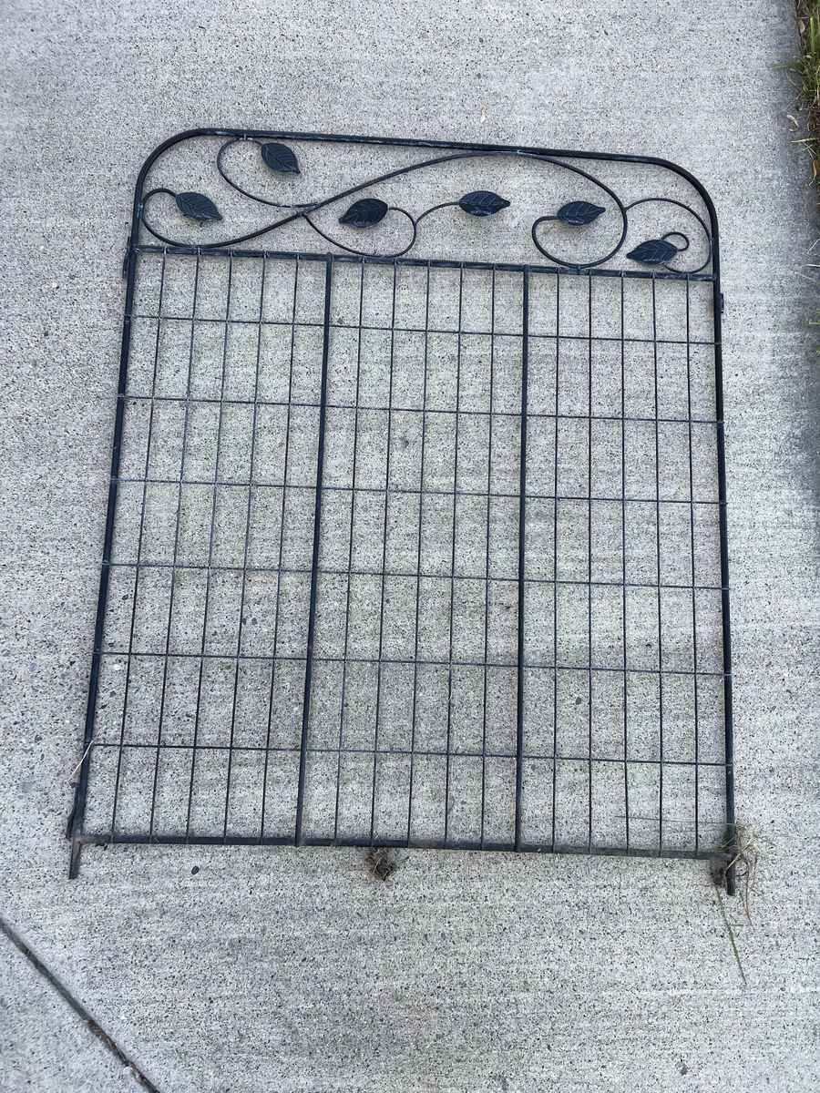Decorative Metal Garden Fence Panels – Leaf Design – 22 Panels – $15 Each