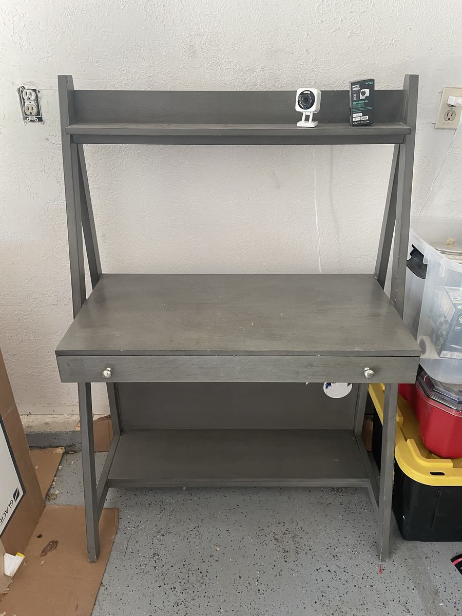 Wooden desk in decent condition