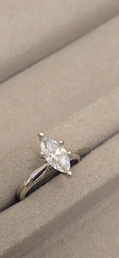 14KW 1CT Marquise I1 Certified Solitaire Diamond Ring Natural diamond. it was not used as a bridal ring. like new size 5